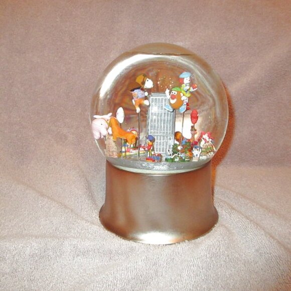 Macy's 60th Anniversary Thanksgiving Parade Musical Snow Globe Floats Glitter - Picture 7 of 13